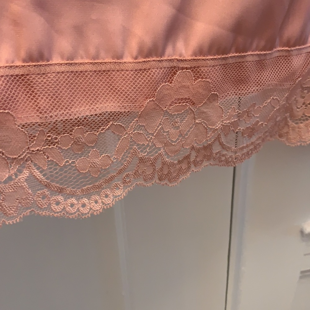 Pink Robe - Picture 5 of 6